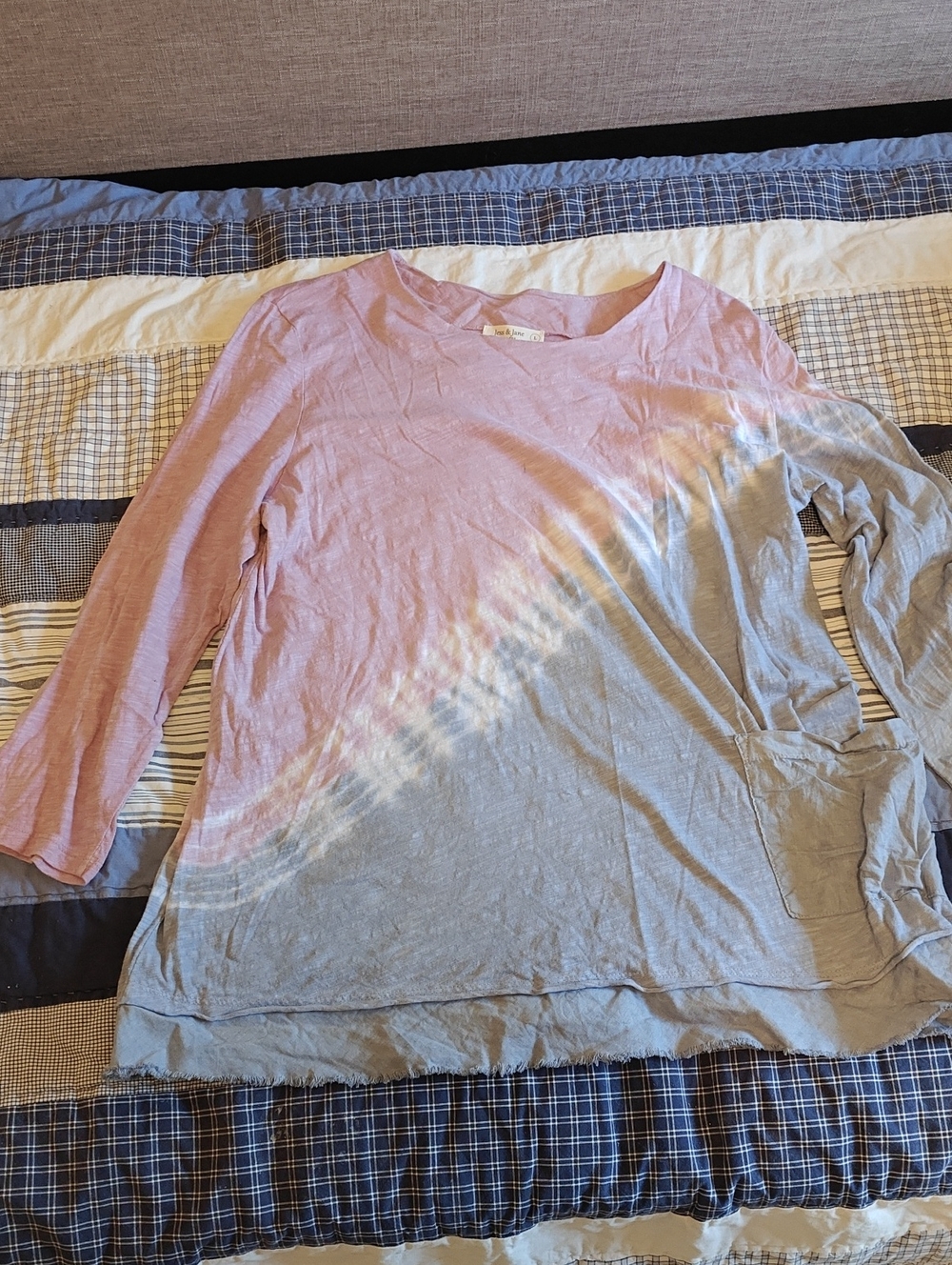 Jess & Jane Women's Two-Tone Pink and Gray Tie-Dye Long-Sleeve Top, Pocket